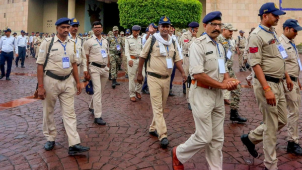 আদালতে নিয়ে যাওয়ার পথে গ্যাংস্টার কূলদীপকে গুলি আদালতে নিয়ে যাওয়ার পথে গ্যাংস্টার কূলদীপকে গুলি