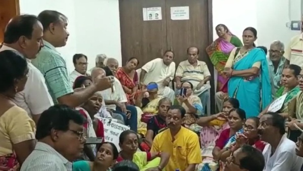 Bhatpara Municipality: ভাটপাড়ার চেয়ারপার্সনকে নিয়ে ক্ষোভ পেনশনভোগীদের