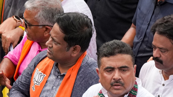 দিলীপ-অনুপমকে তীব্র শ্লেষে বিঁধলেন বাবুল সুপ্রিয়