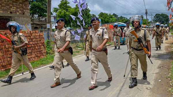 মুরিমুরকির মতো পড়ছে বোমা