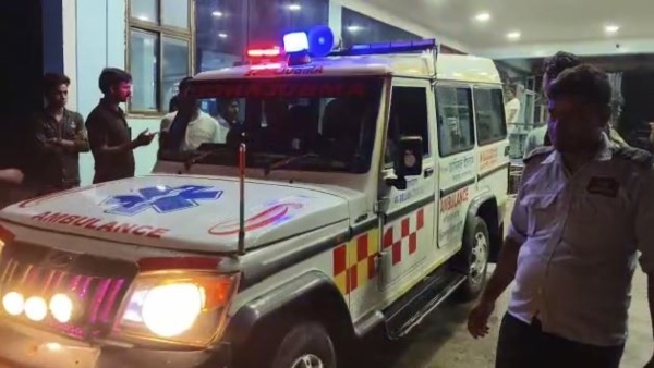 তৃণমূল বিধায়কের সামনেই গুলি কংগ্রেস কর্মীকে তৃণমূল বিধায়কের সামনেই গুলি কংগ্রেস কর্মীকে