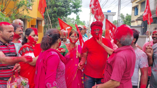 বিপুল ভোটে জয়ী হয় বাম প্রার্থী। বিপুল ভোটে জয়ী হয় বাম প্রার্থী।