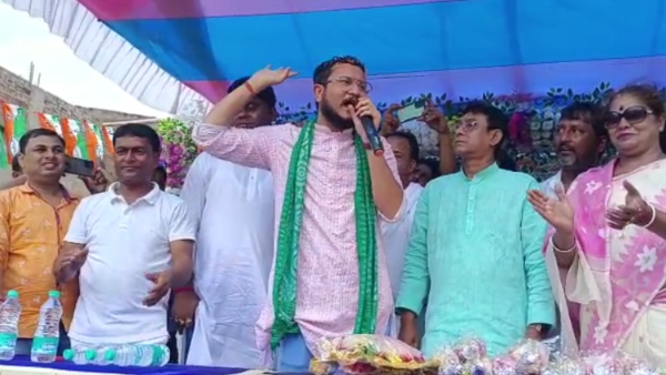 প্রচারের মঞ্চ থেকে হুঙ্কার দেবাংশুর প্রচারের মঞ্চ থেকে হুঙ্কার দেবাংশুর