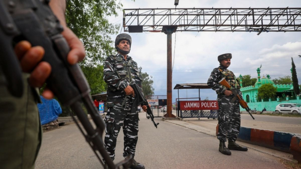 বিচারপতির সরকারি বাংলো থেকে উধাও পোষ্য! বিচারপতির সরকারি বাংলো থেকে উধাও পোষ্য!