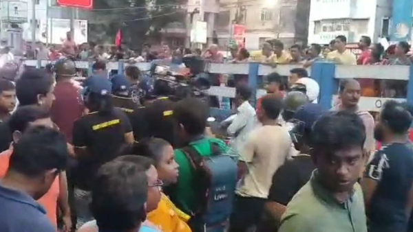 Murder In Kolkata: ৫ টাকা নিয়ে বচসা ! মদের দোকানের সামনে পিটিয়ে খুন