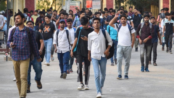 পরীক্ষা ছাড়াই এই পাঁচ সরকারি সেক্টরে পাওয়া যায় চাকরি!
