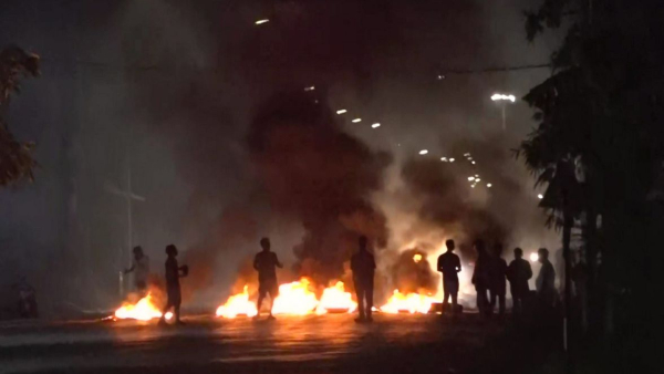 স্কুলের বাইরে এক মহিলাকে টার্গেট করে গুলি স্কুলের বাইরে এক মহিলাকে টার্গেট করে গুলি