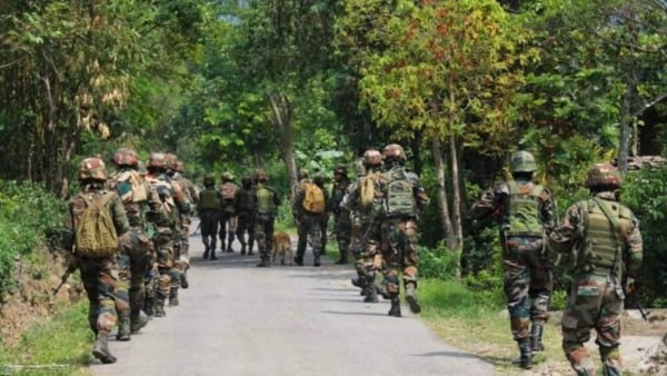 কুকি ন্যাশনাল অর্গালাইজেশনের মুখপাত্রের বাড়িতে আগুন কুকি ন্যাশনাল অর্গালাইজেশনের মুখপাত্রের বাড়িতে আগুন