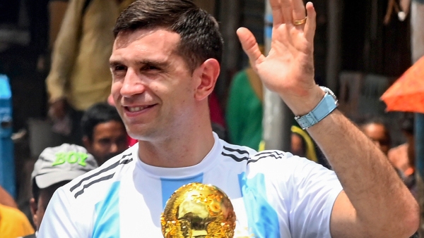 এমিলিয়ানো মার্তিনেজ এমিলিয়ানো মার্তিনেজ