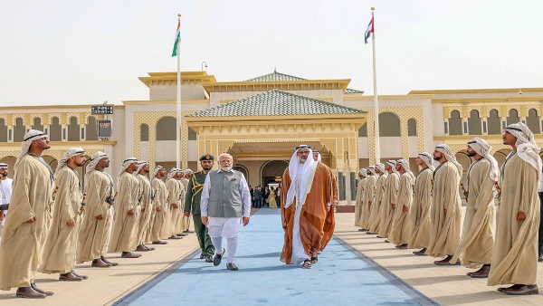 আমিরশাহীর রাষ্ট্রপতিকে সৌহার্দ্র্যের বার্তা মোদীর