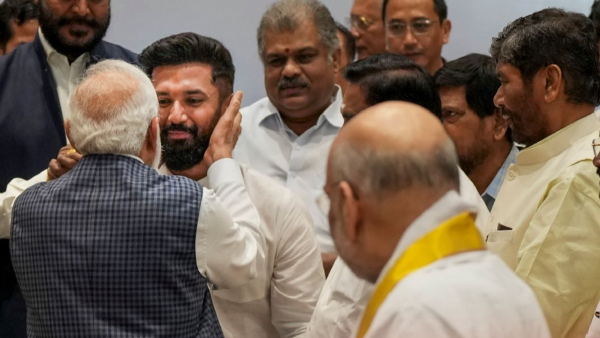 কংগ্রেসকে প্রনবদার কথা মনে করালেন মোদী কংগ্রেসকে প্রনবদার কথা মনে করালেন মোদী