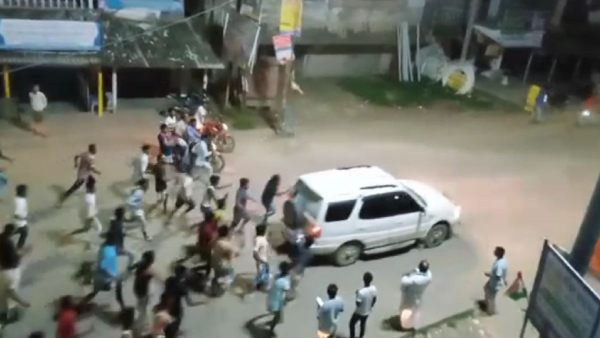 মালদহে তাড়া খেয়ে পালালেন মন্ত্রী