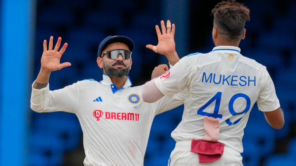 India vs West Indies: মুকেশ অভিষেক টেস্টেই পেলেন কার উইকেট? India vs West Indies: মুকেশ অভিষেক টেস্টেই পেলেন কার উইকেট?