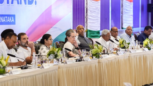 NDA vs INDIA: শাসক ও বিরোধী জোটে কোন কোন রাজনৈতিক দলগুলি রয়েছে?