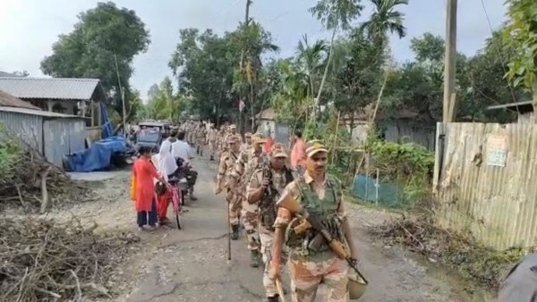 এসটিএফের জালে অস্ত্র ব্যবসায়ী! বিপুল আগ্নেয়াস্ত্র উদ্ধার বঙ্