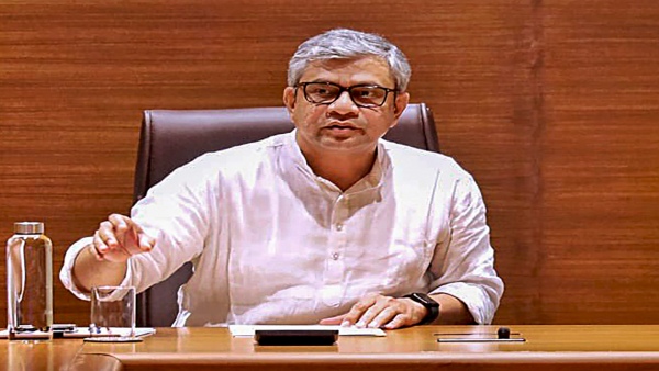 রাজ্যসভায় রেলমন্ত্রী রাজ্যসভায় রেলমন্ত্রী