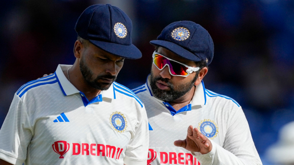India vs West Indies: মুকেশ অভিষেক টেস্টেই পেলেন কার উইকেট? India vs West Indies: মুকেশ অভিষেক টেস্টেই পেলেন কার উইকেট?