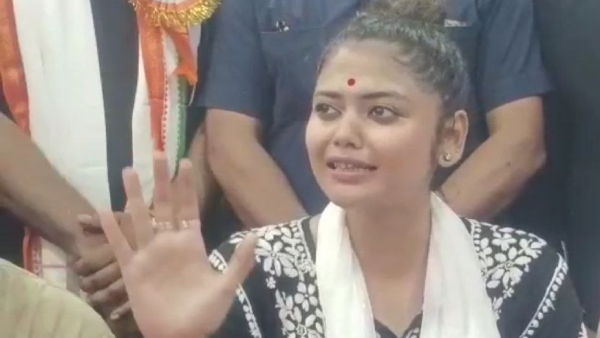 Saayoni Ghosh: অভিষেকের সঙ্গে বিচারপতিদের সমালোচনায় সায়নী Saayoni Ghosh: অভিষেকের সঙ্গে বিচারপতিদের সমালোচনায় সায়নী