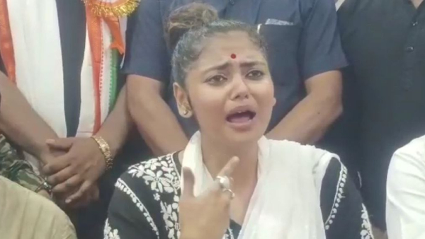 Saayoni Ghosh: অভিষেকের সঙ্গে বিচারপতিদের সমালোচনায় সায়নী Saayoni Ghosh: অভিষেকের সঙ্গে বিচারপতিদের সমালোচনায় সায়নী