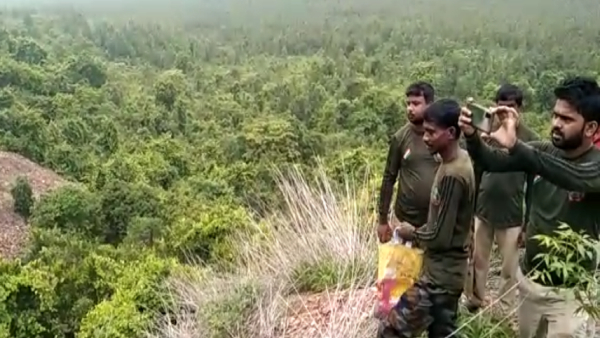 একের পর এক বোমা নিক্ষেপ বনদফতরের একের পর এক বোমা নিক্ষেপ বনদফতরের