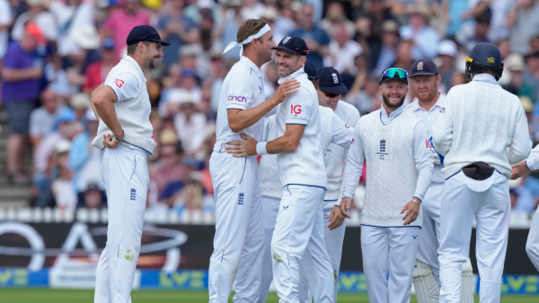 Stuart Broad: স্টুয়ার্ট ব্রডের আচমকা অবসর ঘোষণা