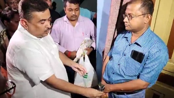Panchayat Election 2023: শুভেন্দুর গান্ধীগিরি! বিডিওদের দিচ্ছেন কালো গোলাপ ও মিষ্টি