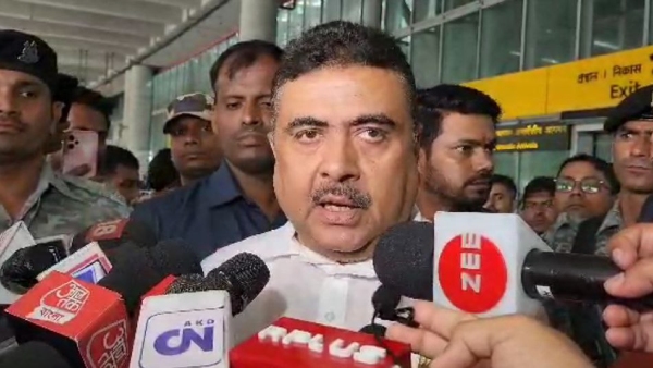 Suvendu Adhikari: শাহের সঙ্গে বৈঠকে বাংলার পরিত্রাণের আভাস Suvendu Adhikari: শাহের সঙ্গে বৈঠকে বাংলার পরিত্রাণের আভাস