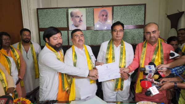 Suvendu On Mamata: মমতা যুক্ত সারদা কেলেঙ্কারিতে! সিবিআইকে নথি দিচ্ছেন শুভেন্দু Suvendu On Mamata: মমতা যুক্ত সারদা কেলেঙ্কারিতে! সিবিআইকে নথি দিচ্ছেন শুভেন্দু