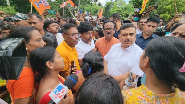 Panchayat Election 2023: মমতা-অভিষেককে তীব্র শ্লেষে বিঁধলেন শুভেন্দু Panchayat Election 2023: মমতা-অভিষেককে তীব্র শ্লেষে বিঁধলেন শুভেন্দু