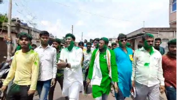 জঙ্গলমহলের পদ্মবন শুধু ঘাসফুলে ভরা জঙ্গলমহলের পদ্মবন শুধু ঘাসফুলে ভরা