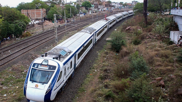 Vande Bharat: বন্দে ভারতের শৌচালয়ে ঢোকায় গচ্চা গেল ৬ হাজার টাকা!