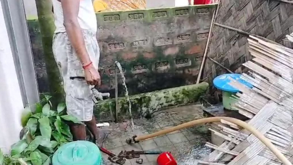 Water Problem: পানীয় জলের সঙ্গে পোকা ফ্রি! 