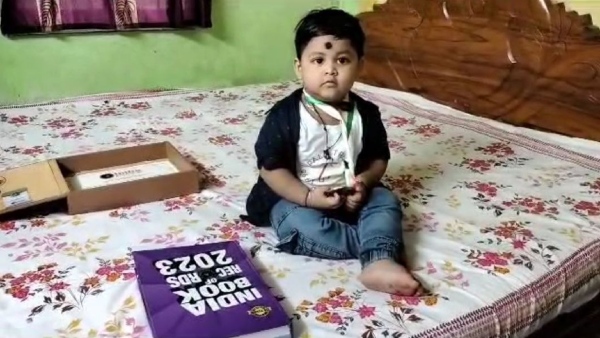 Wonder Kid: দেশ-বিদেশের রাজধানীর নাম মুখস্থ ২ বছরের অভিমন্যুর Wonder Kid: দেশ-বিদেশের রাজধানীর নাম মুখস্থ ২ বছরের অভিমন্যুর