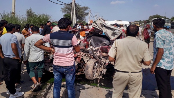 Road Accident: দুর্ঘটনার কবলে কুবের গ্রুপ-ডিরেক্টর 