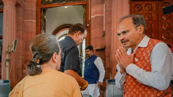 জরুরি বৈঠক ডাকলেন সোনিয়া গান্ধী জরুরি বৈঠক ডাকলেন সোনিয়া গান্ধী