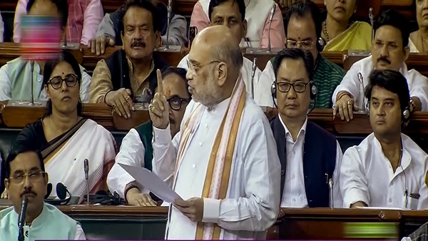 মণিপুর হিংসার ঘটনায় সংসদে অমিত শাহ মণিপুর হিংসার ঘটনায় সংসদে অমিত শাহ