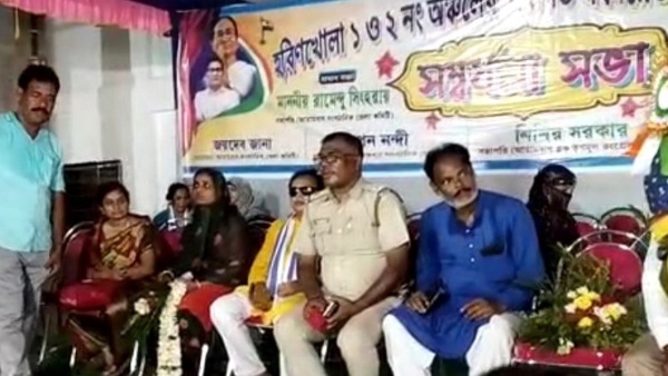 TMC Felicitates Police: পঞ্চায়েতে দলের জয়ীদের সঙ্গে তৃণমূলের সংবর্ধনা পুলিশকে!