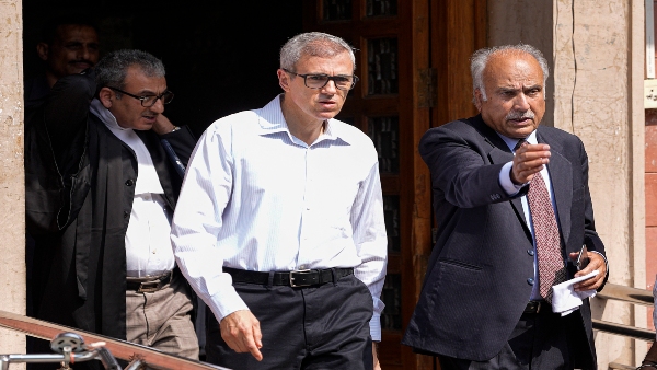 Jammu and Kashmir - ৩৭০ ধারা বাতিলকে চ্যালেঞ্জ Jammu and Kashmir - ৩৭০ ধারা বাতিলকে চ্যালেঞ্জ