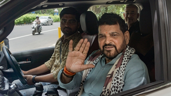 Flying Kiss Row: রাহুলের ফ্লাইং কিস নিয়ে অগ্নিশর্মা স্মৃতিকে ধুয়ে দিলেন স্বাতী Flying Kiss Row: রাহুলের ফ্লাইং কিস নিয়ে অগ্নিশর্মা স্মৃতিকে ধুয়ে দিলেন স্বাতী