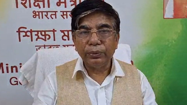 যাদবপুরের গোপন তথ্য ফাঁস করলেন মোদীর মন্ত্রী