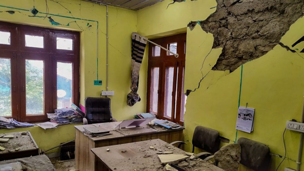 সাত সকালে প্রবল ঝাঁকুনি গুলমার্গ জুড়ে!