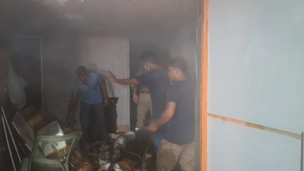 Fire At Eden Gardens: ইডেনের ড্রেসিংরুমে আগুন Fire At Eden Gardens: ইডেনের ড্রেসিংরুমে আগুন