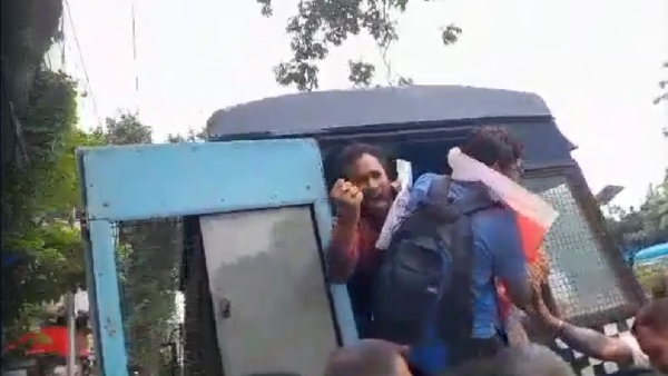 কালীঘাটে ধুন্ধুমার কালীঘাটে ধুন্ধুমার