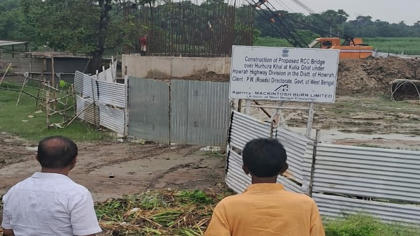 কুলিয়ায় নদীতে ভেঙেছে বাঁশের সাঁকো