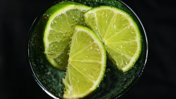 Benefits of Lemon Water Benefits of Lemon Water