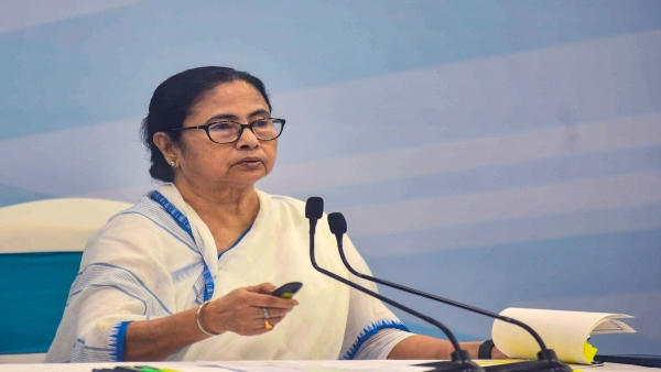 মোদীকে আয়নায় নিজের মুখ দেখার পরামর্শ মমতার