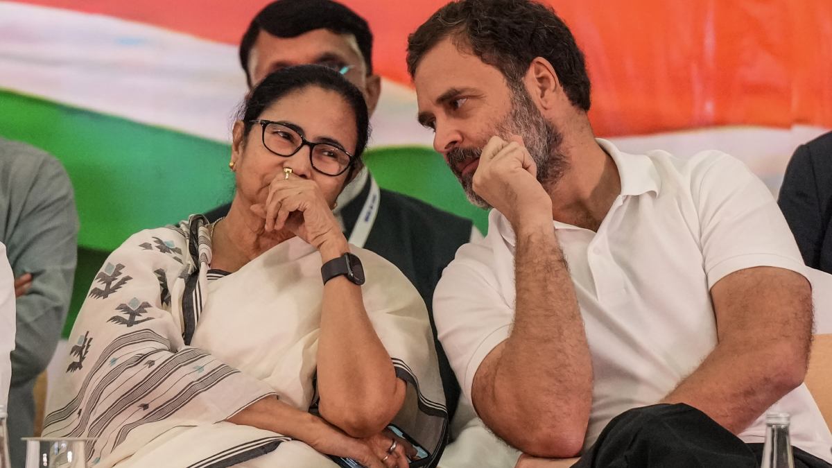 মমতা বন্দ্যোপাধ্যায় ও রাহুল গান্ধী মমতা বন্দ্যোপাধ্যায় ও রাহুল গান্ধী