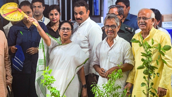 দুর্গাপুজোয় এবারও মমতার গান প্রকাশ