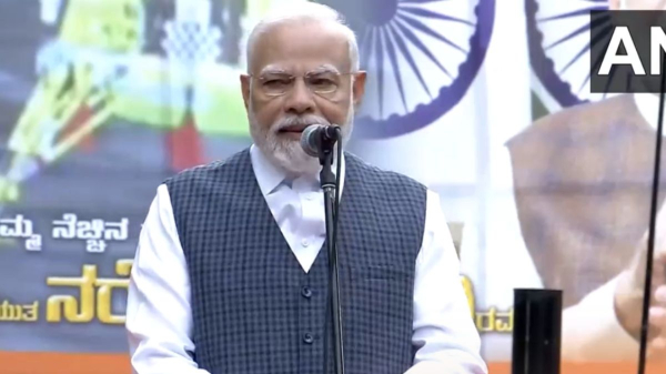 বেঙ্গালুরুতে পৌছেই জয় বিজ্ঞান স্লোগান মোদীর বেঙ্গালুরুতে পৌছেই জয় বিজ্ঞান স্লোগান মোদীর