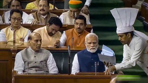 No-confidence Motion: কলকাতার ফোন পেয়েই কি অধীরকে কোণঠাসা করল কংগ্রেস? No-confidence Motion: কলকাতার ফোন পেয়েই কি অধীরকে কোণঠাসা করল কংগ্রেস?